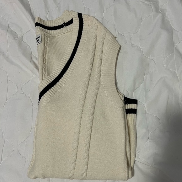 Sunday best sweater vest - Picture 3 of 4